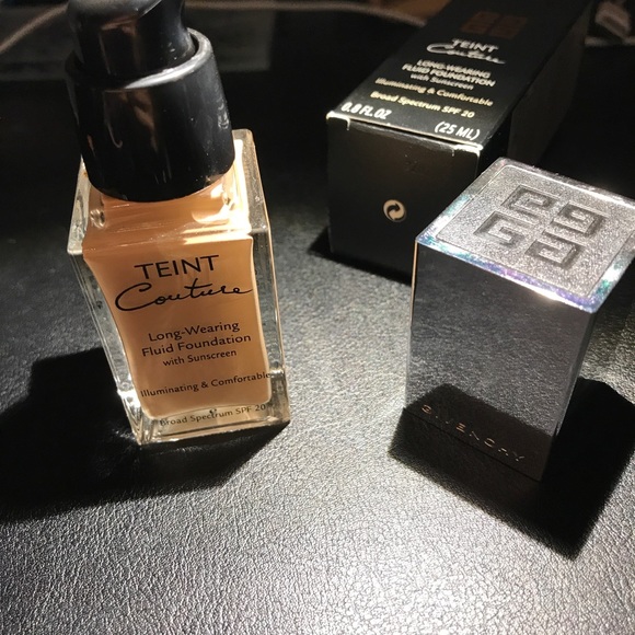 Givenchy Fluid Foundation with Sunscreen - Picture 1 of 4